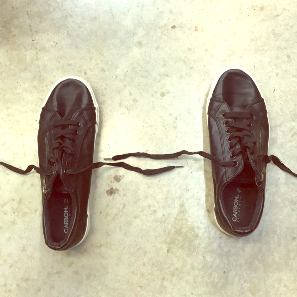 Carbon element size 10 shoe
